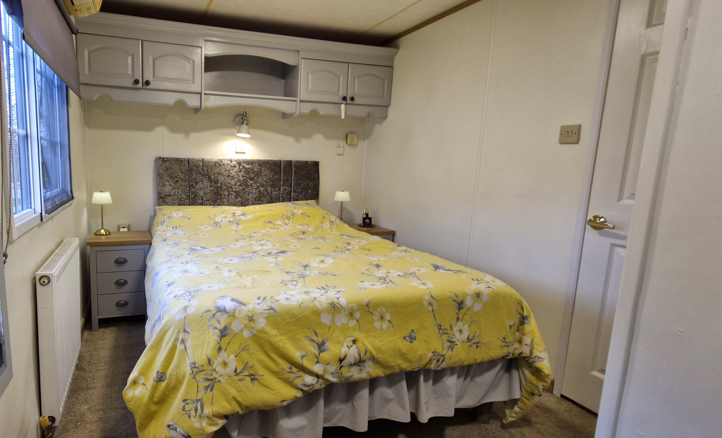 37 Main bedroom storage